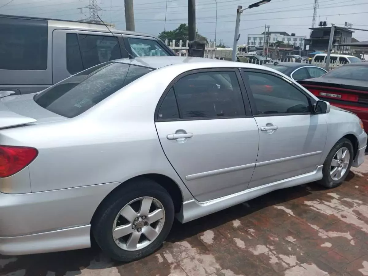 Toyota Corolla - 2005
