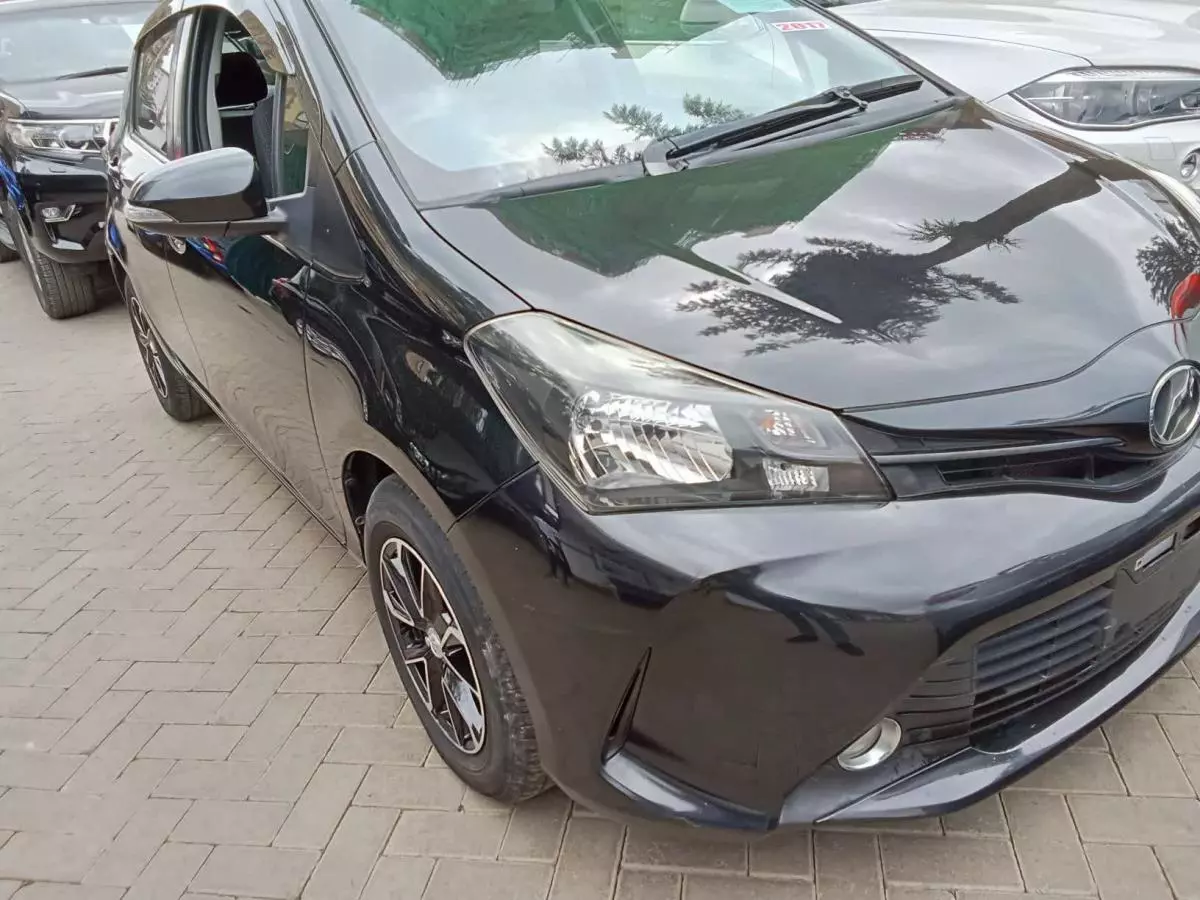 Toyota Vitz   - 2017