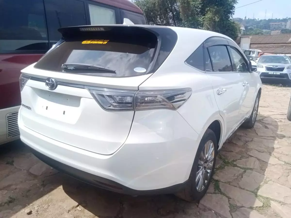 Toyota Harrier   - 2016