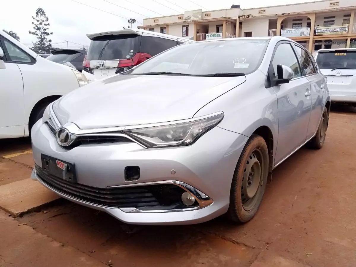 Toyota Auris   - 2016