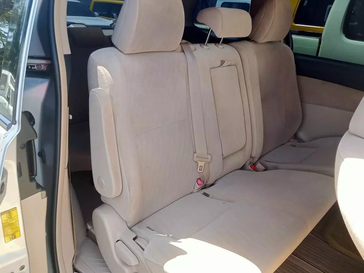 Toyota Estima  - 2012