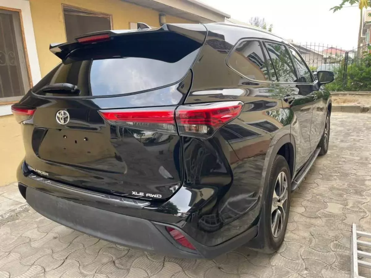 Toyota Highlander   - 2022