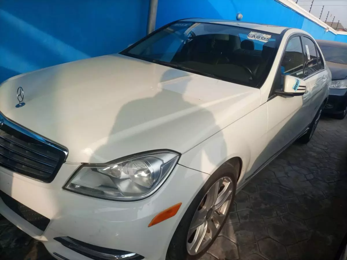 Mercedes-Benz C 300 - 2012