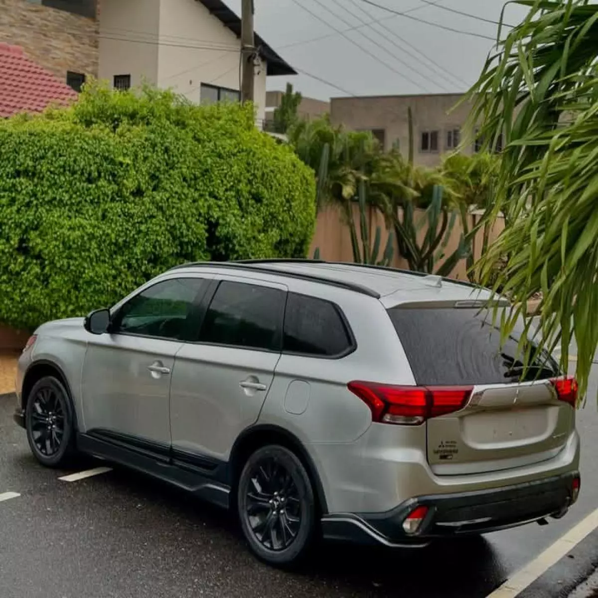 Mitsubishi OUTLANDER   - 2018