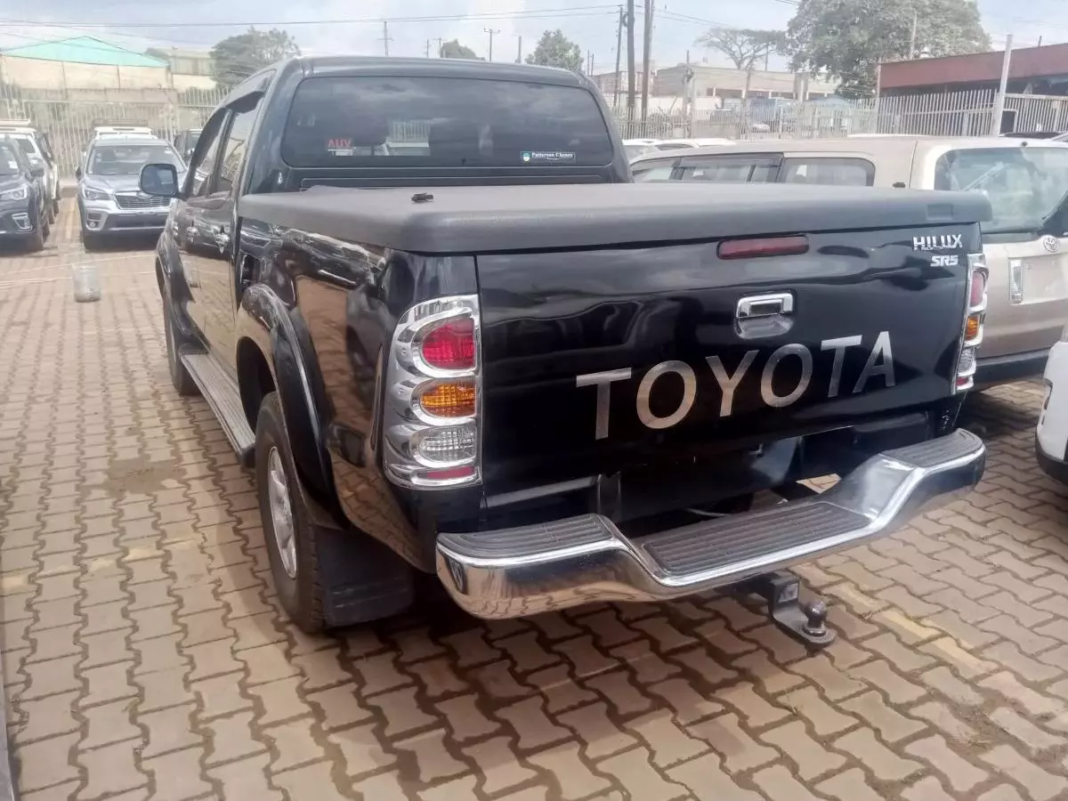 Toyota Hilux   - 2010