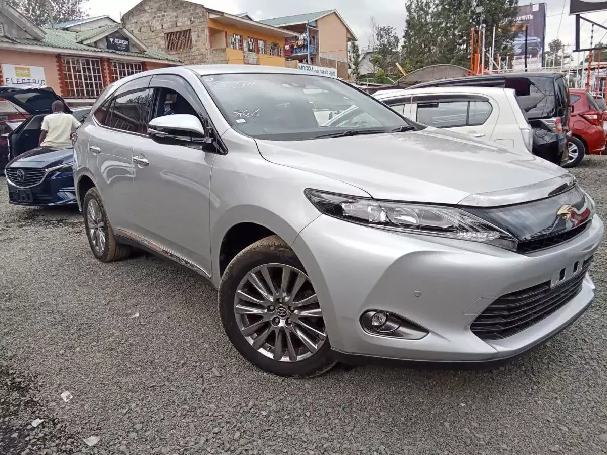 Toyota Harrier   - 2017