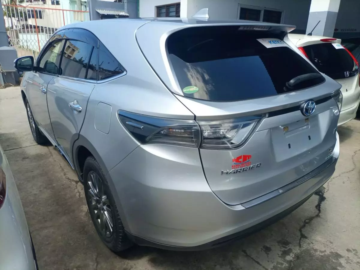 Toyota Harrier hybrid  - 2016