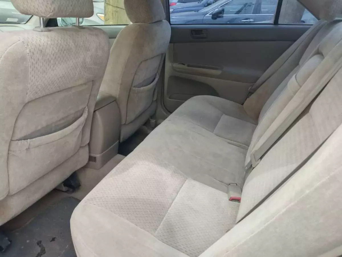Toyota Camry - 2004
