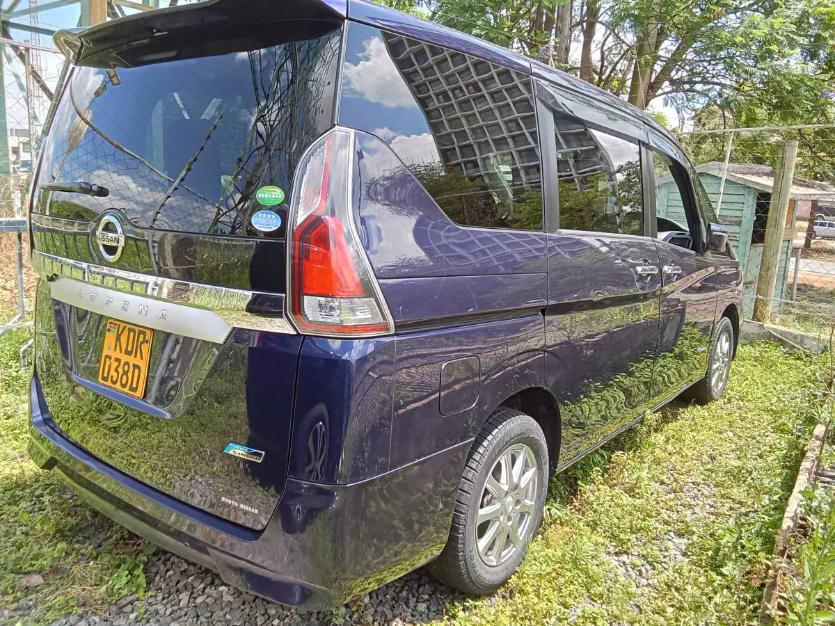 Nissan Serena   - 2017