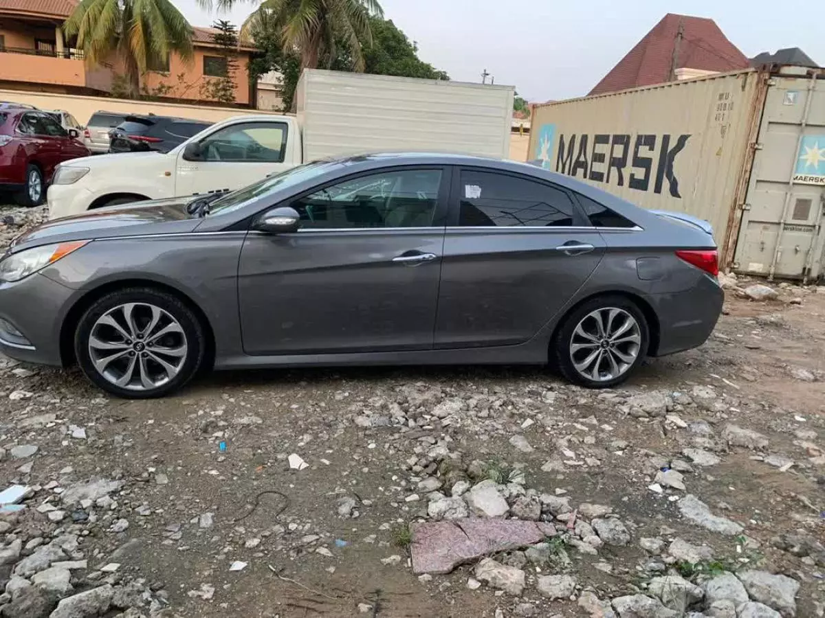 Hyundai Sonata   - 2014