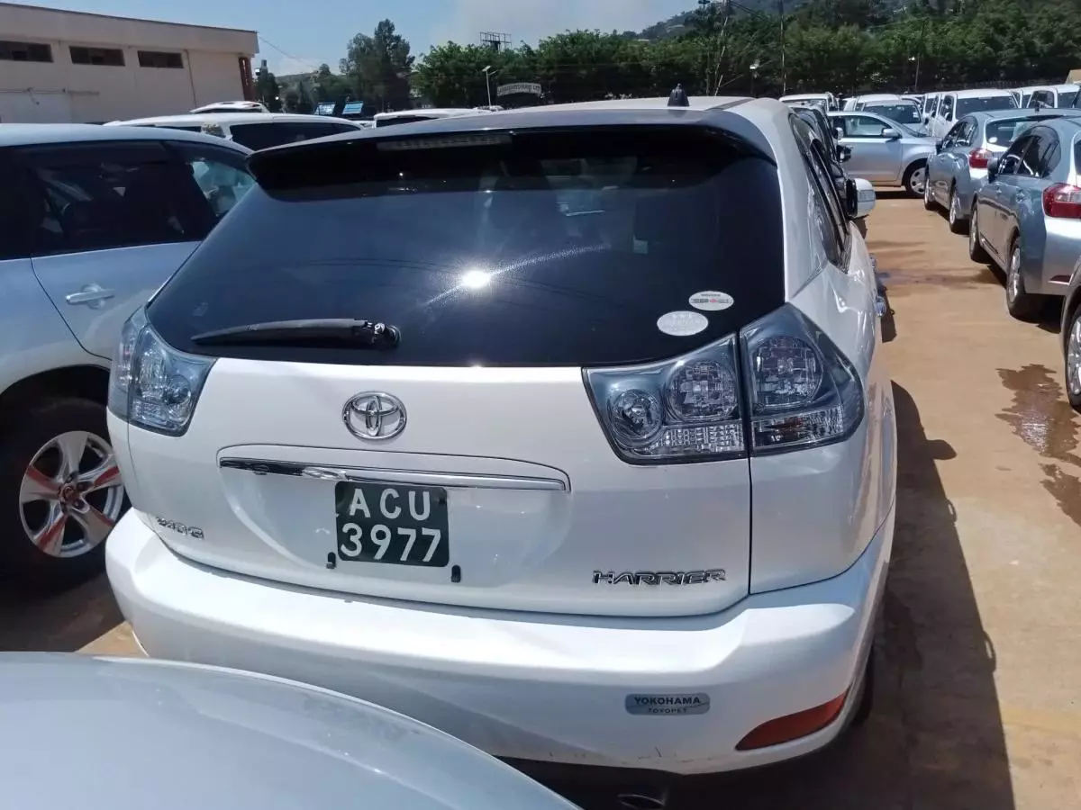 Toyota Harrier   - 2011