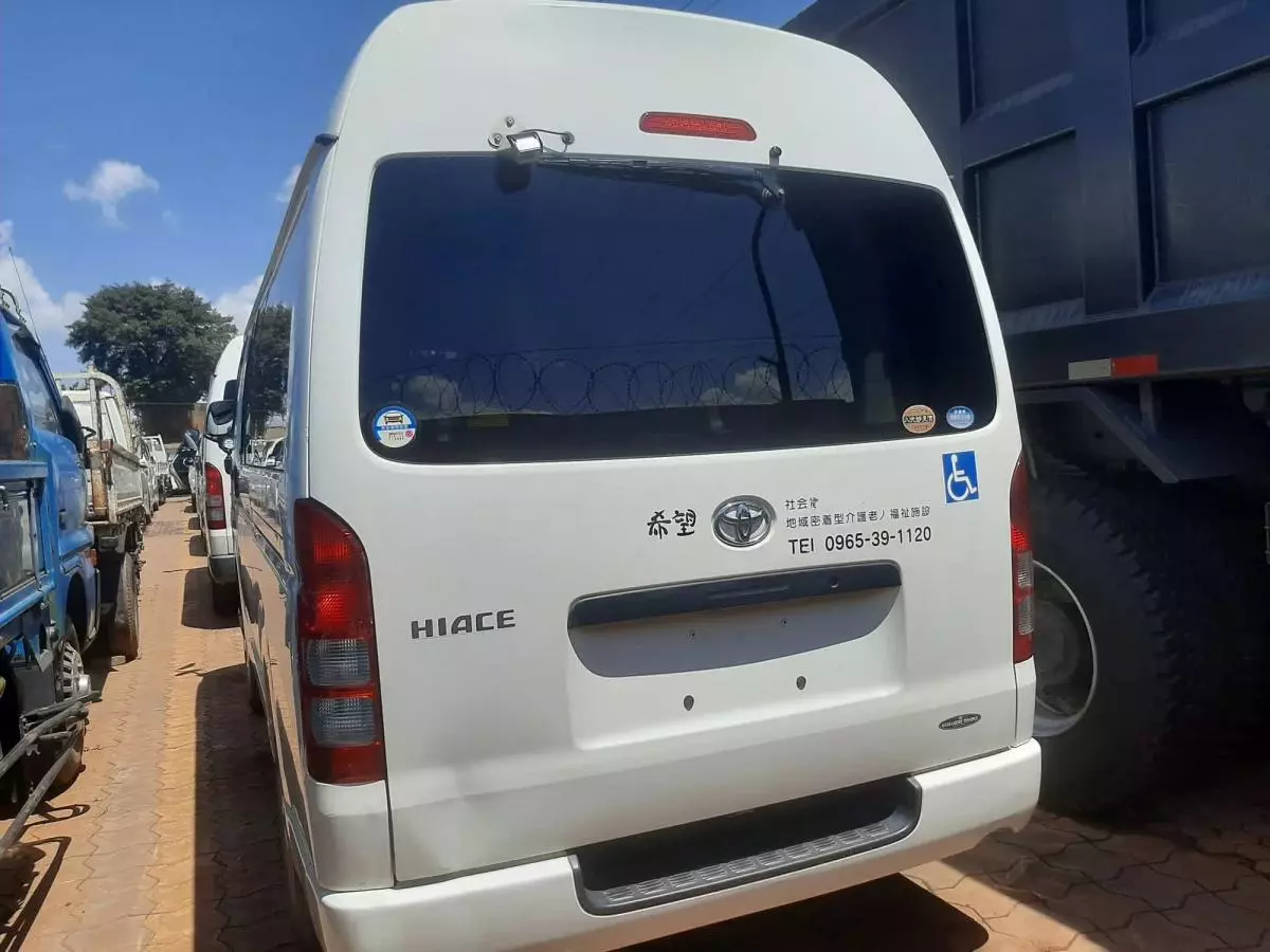 Toyota Hiace   - 2010