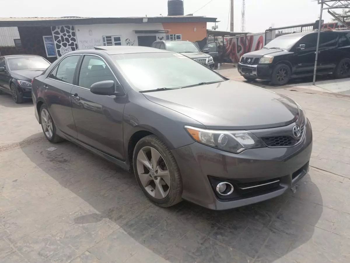 Toyota Camry   - 2014