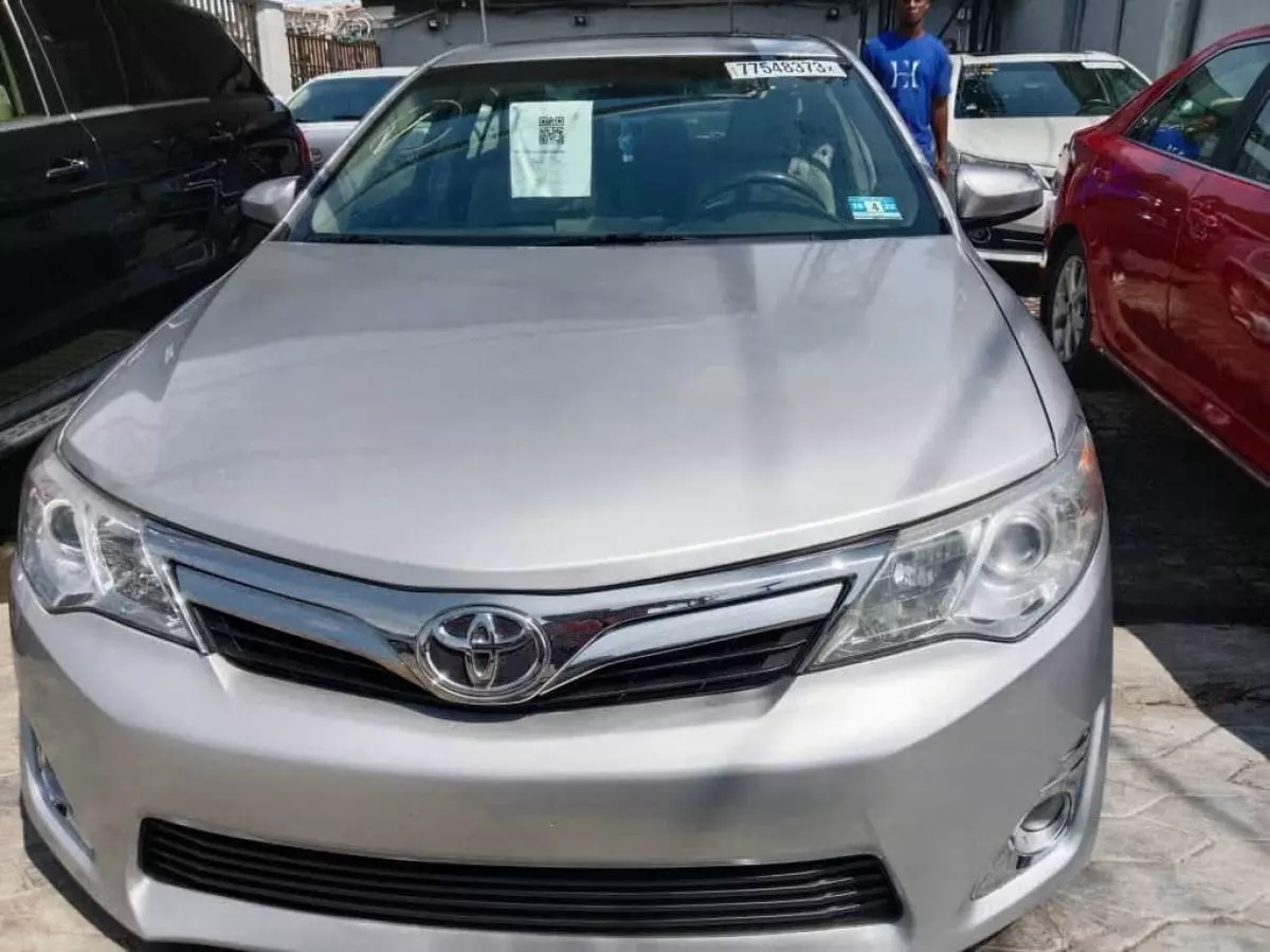 Toyota Camry   - 2012