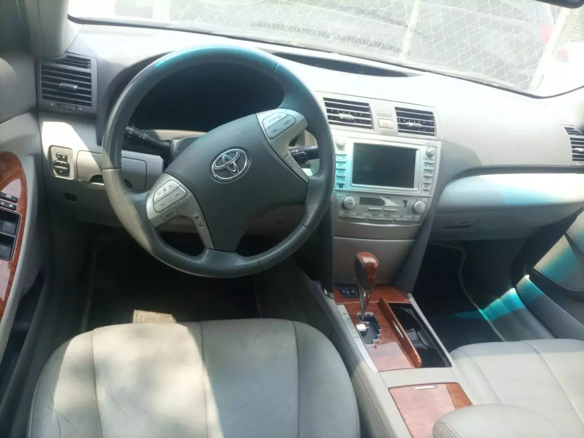 Toyota Camry - 2010