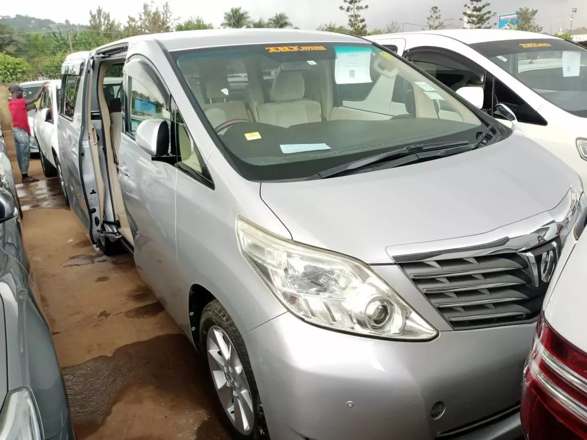 Toyota Alphard   - 2008