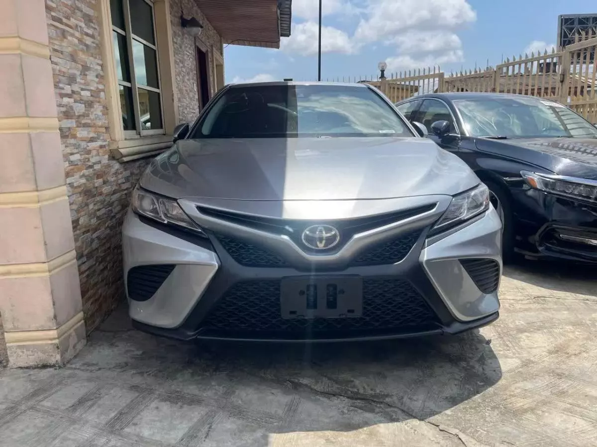 Toyota Camry   - 2018