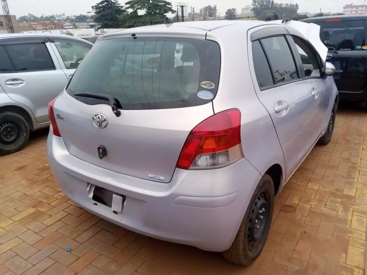 Toyota Vitz   - 2009