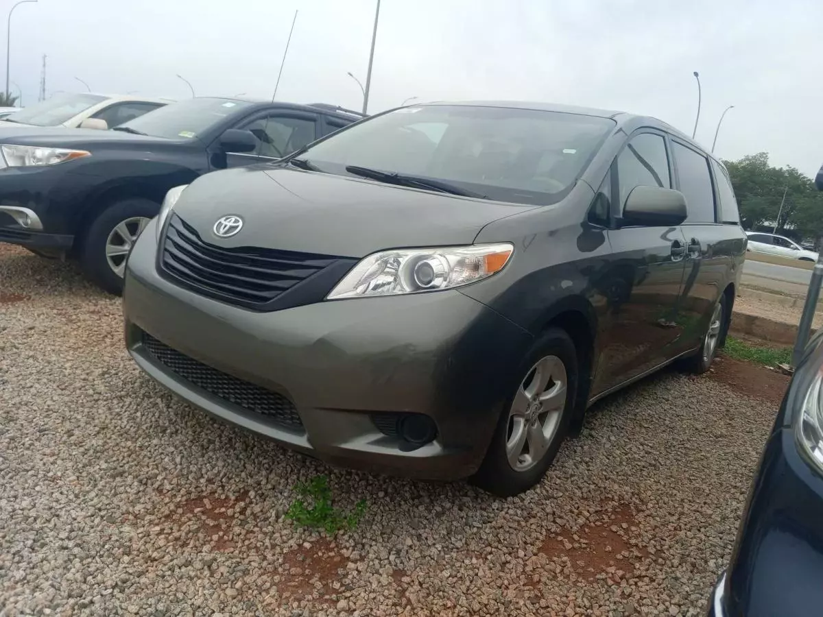 Toyota Sienna   - 2012