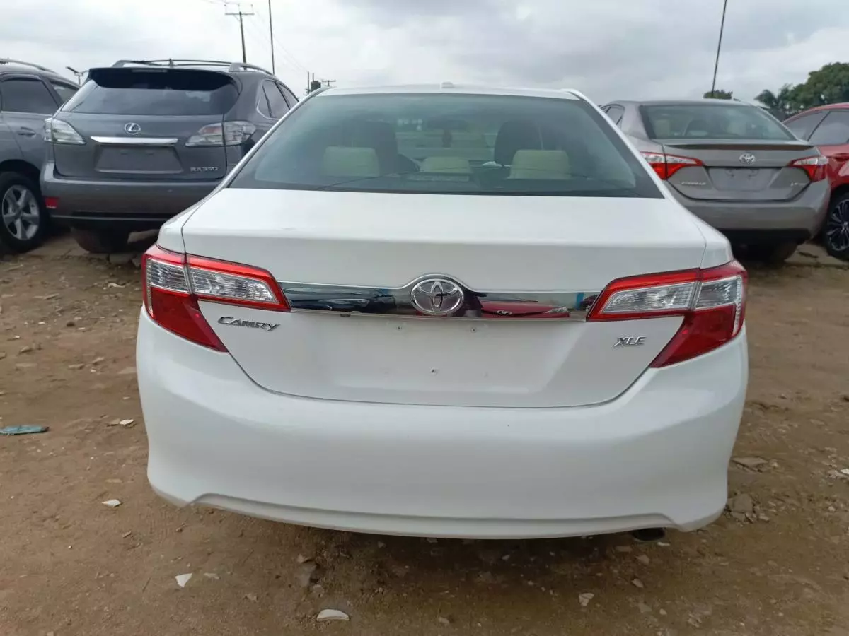 Toyota Camry   - 2014