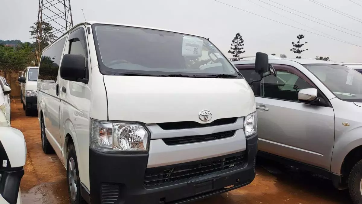 Toyota Hiace   - 2015