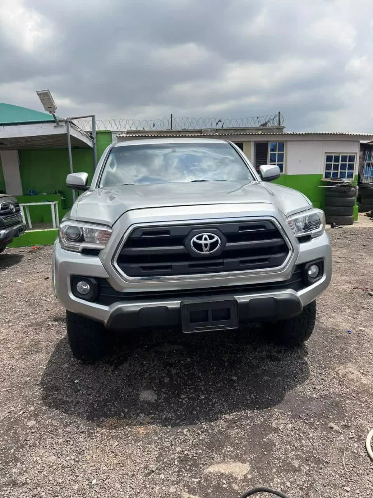 Toyota Tacoma   - 2017