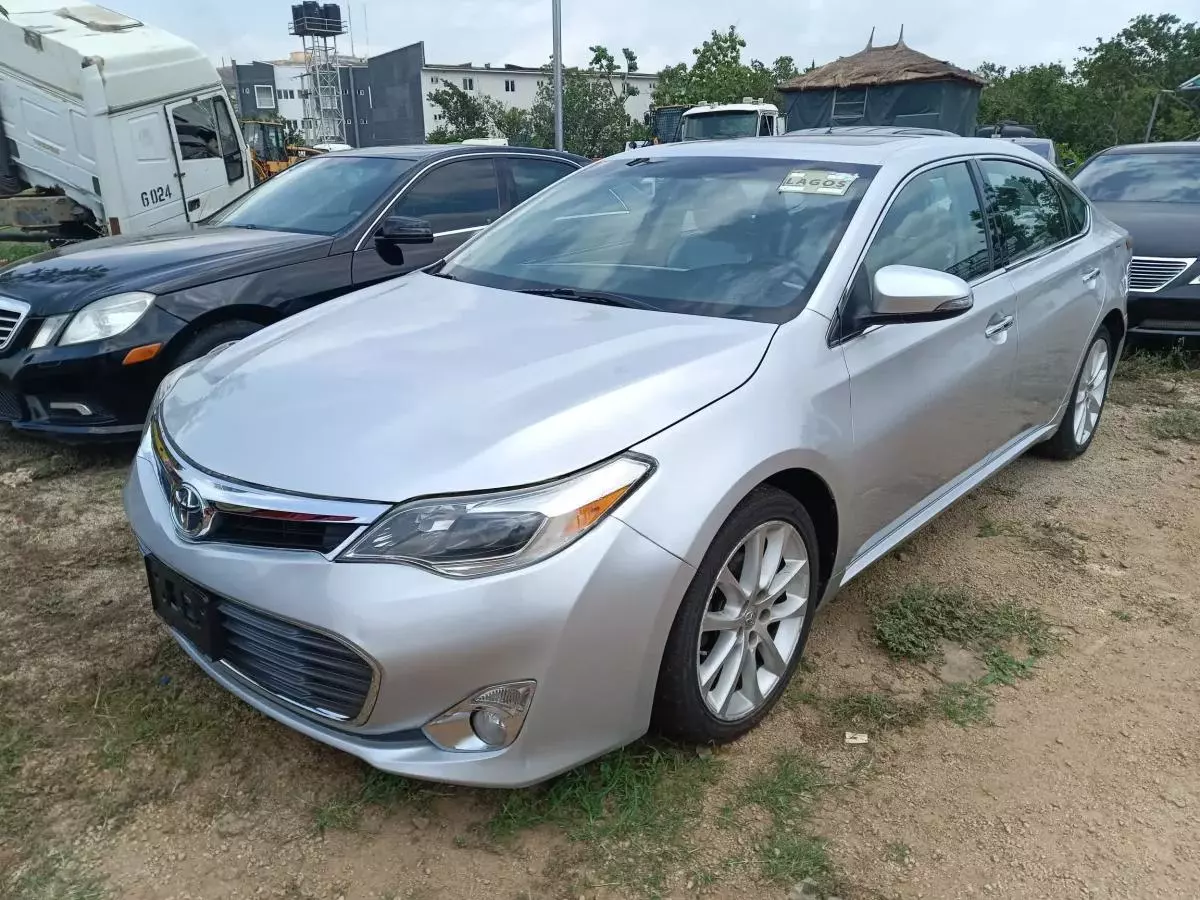 Toyota Avalon   - 2013