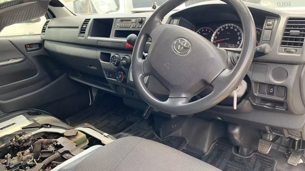 Toyota Hiace   - 2018