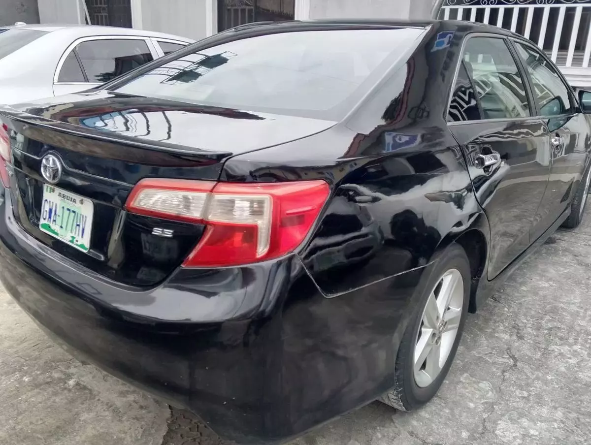 Toyota Camry   - 2012