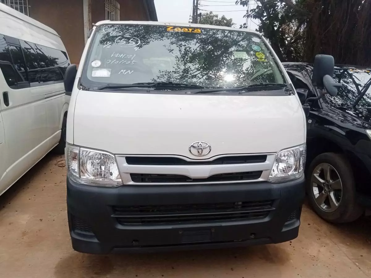 Toyota Hiace   - 2013