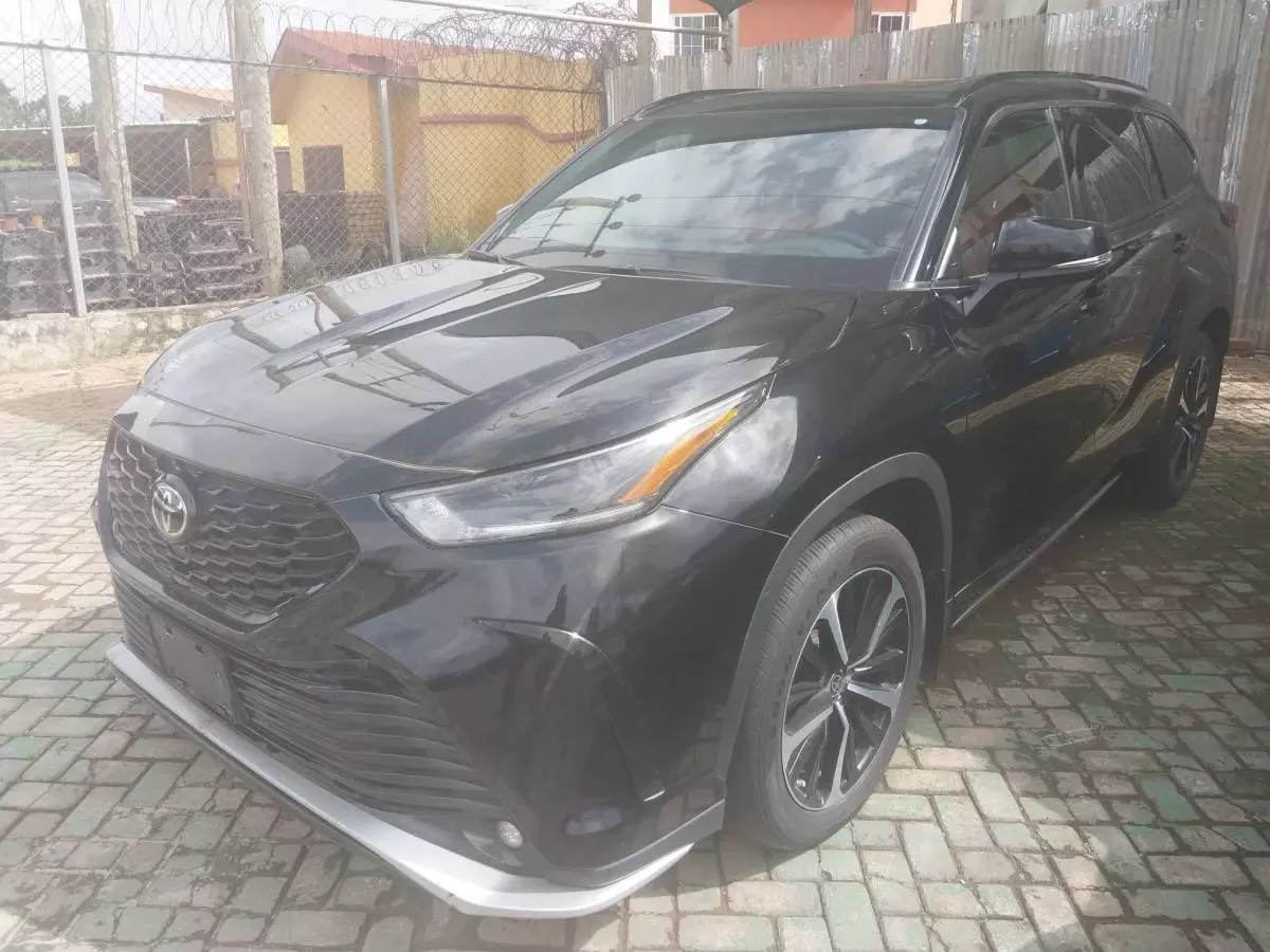 Toyota Highlander   - 2021