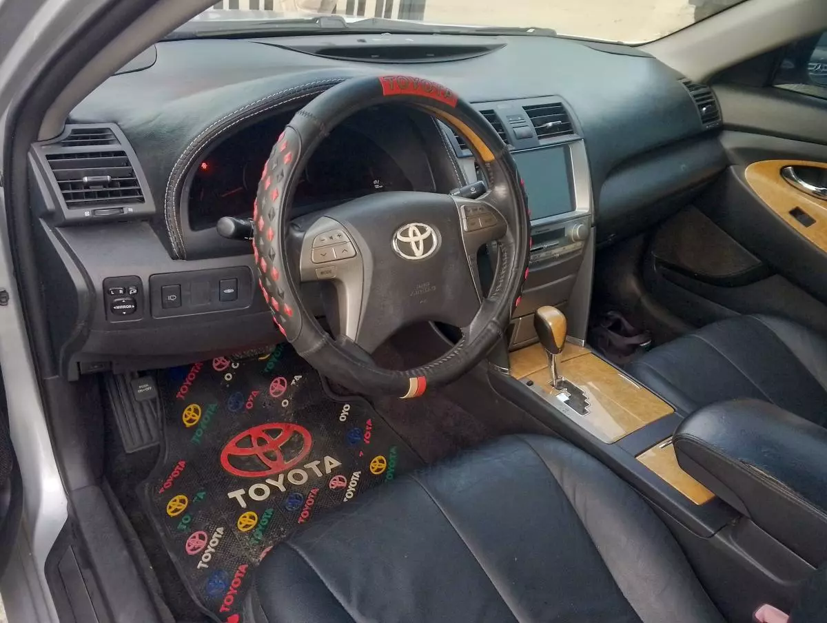 Toyota Camry   - 2009