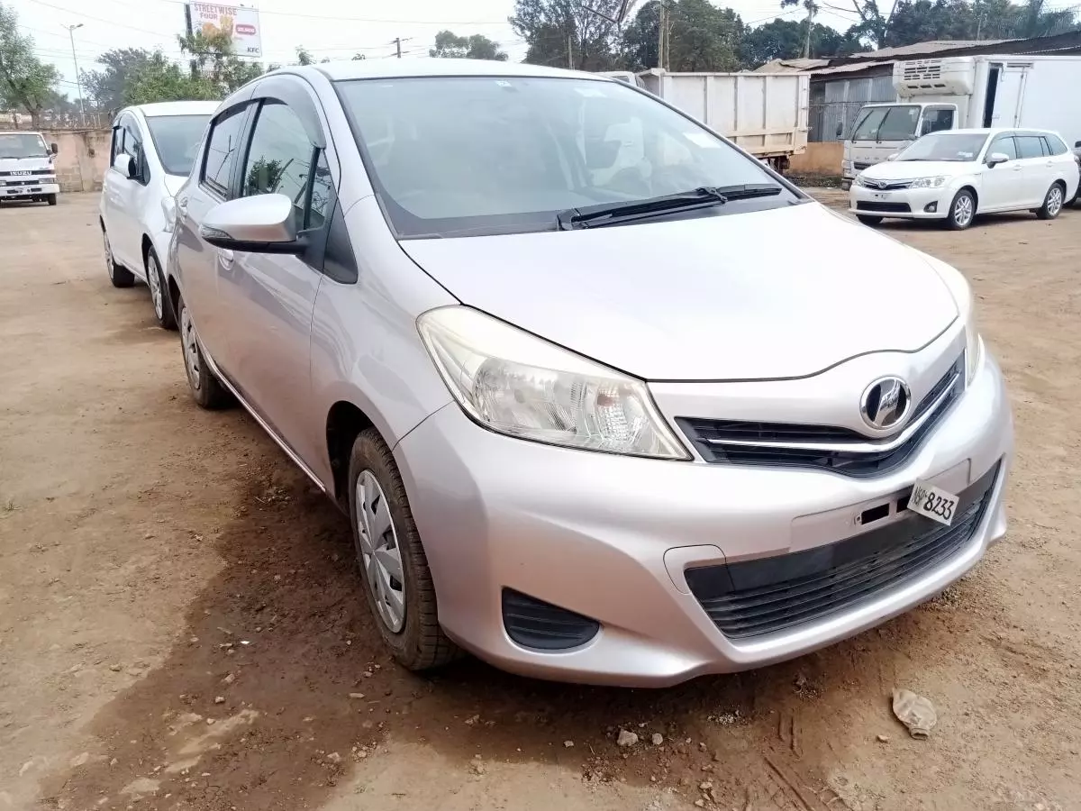 Toyota Vitz   - 2011