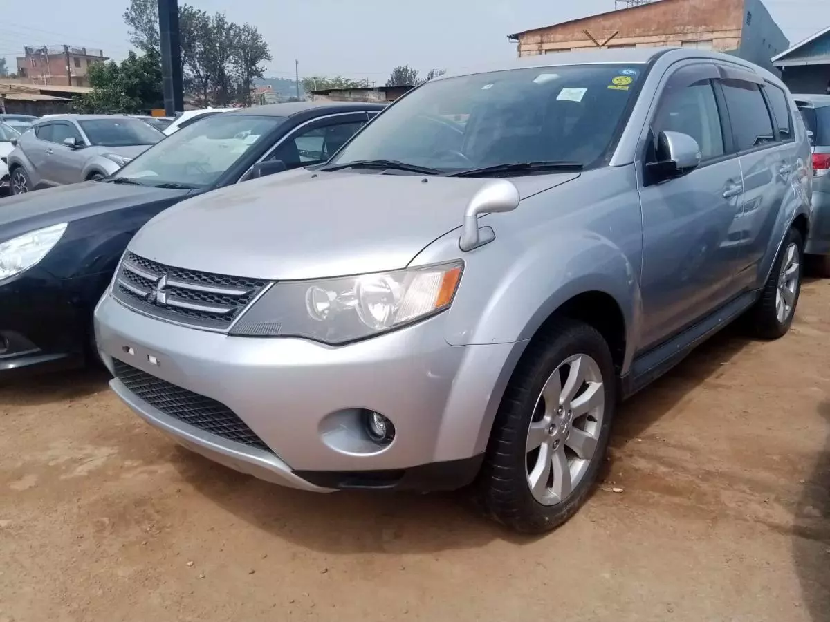 Mitsubishi OUTLANDER   - 2010