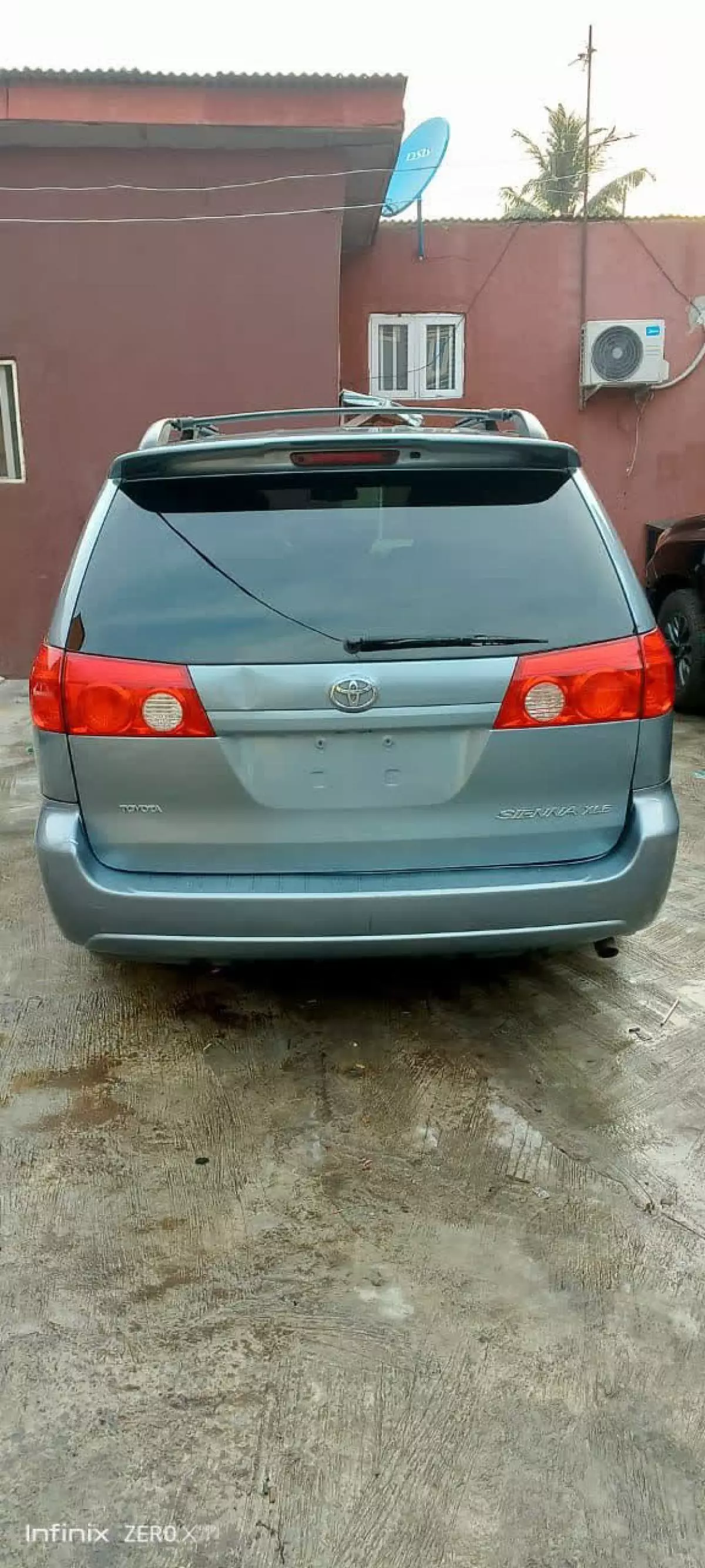 Toyota Sienna - 2009