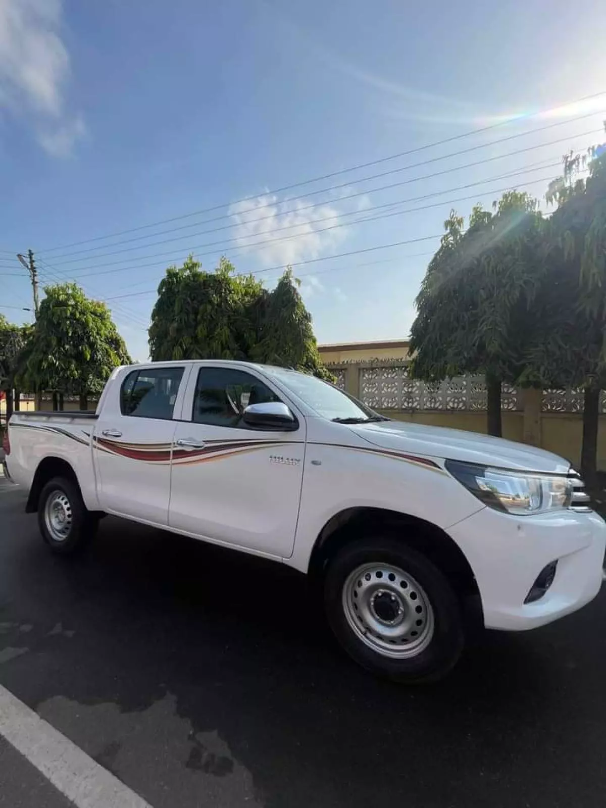 Toyota Hilux   - 2019