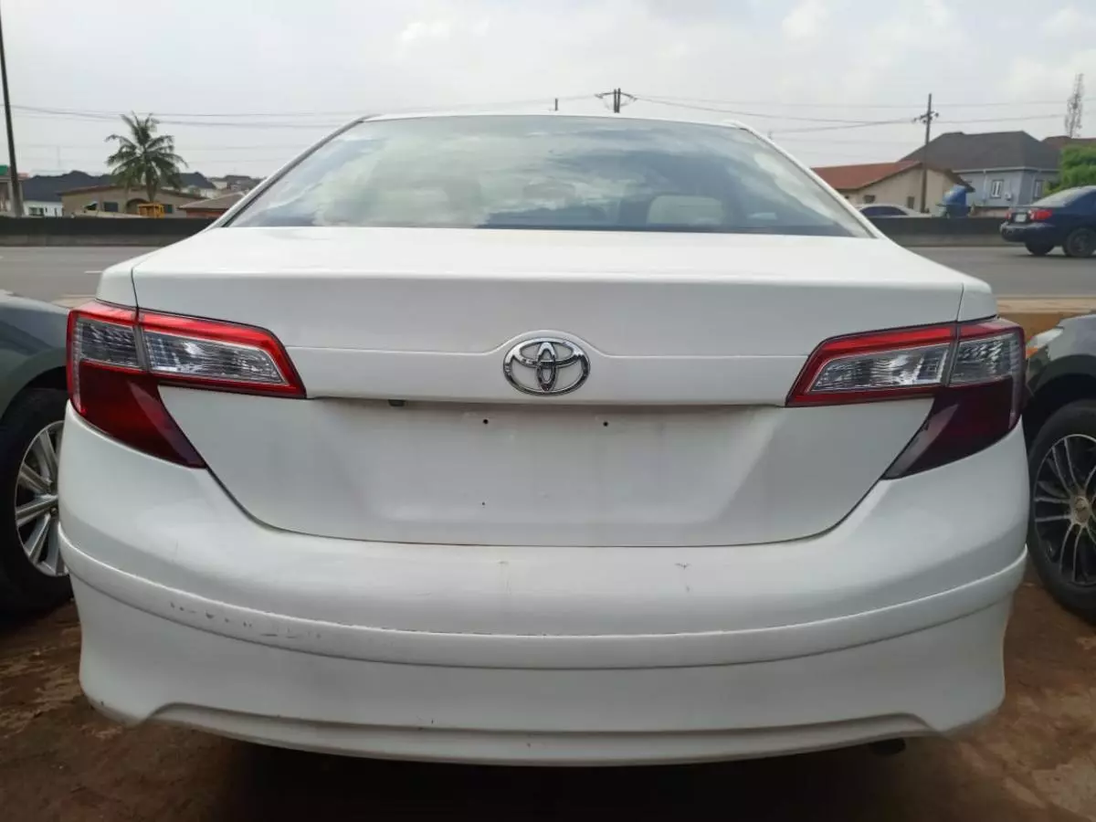 Toyota Camry   - 2014