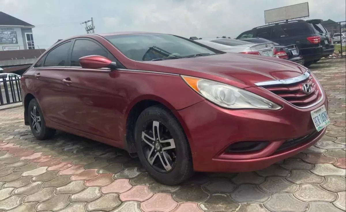 Hyundai Sonata   - 2010