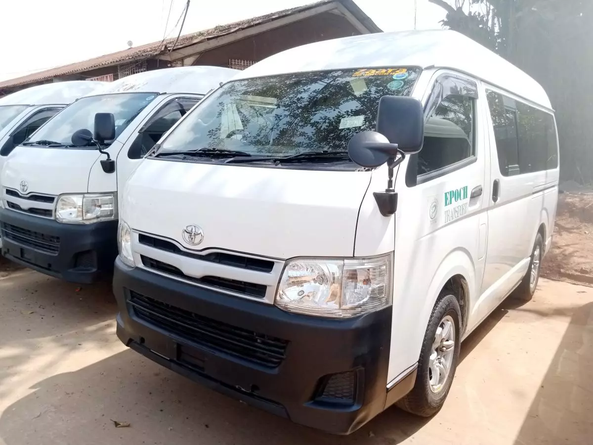 Toyota Hiace   - 2011