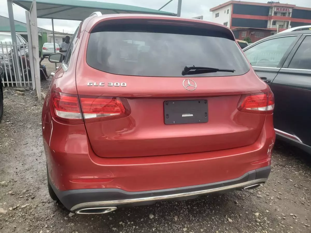 Mercedes-Benz GLC 300   - 2017