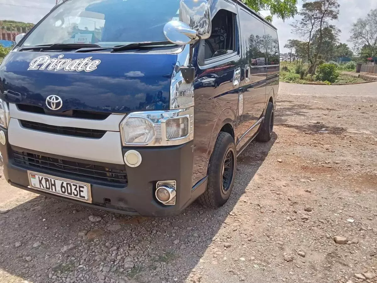 Toyota Hiace   - 2015