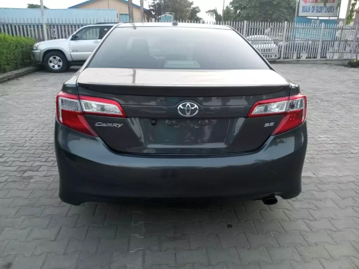 Toyota Camry   - 2012