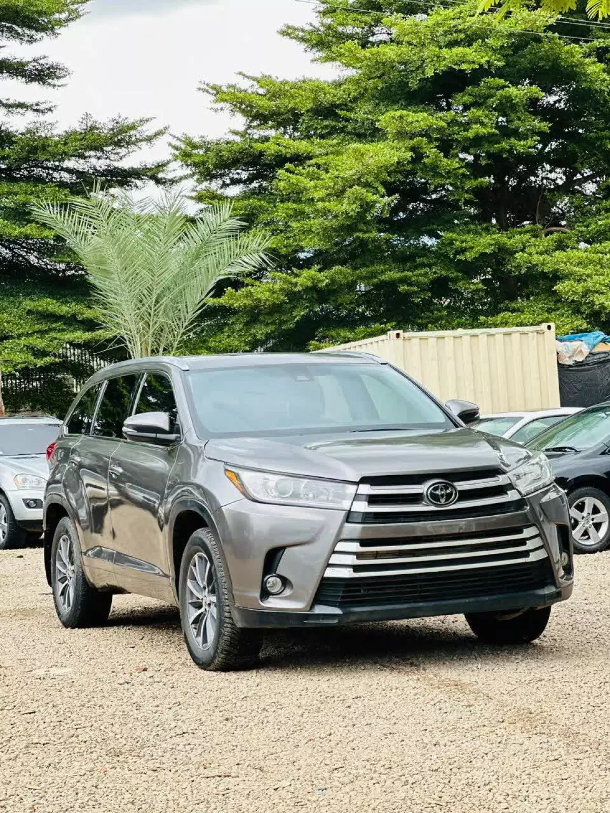 Toyota Highlander   - 2017