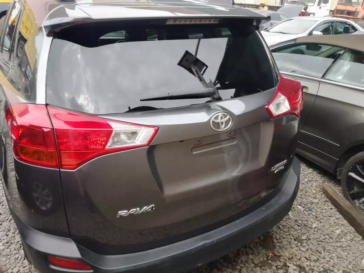 Toyota RAV 4   - 2015