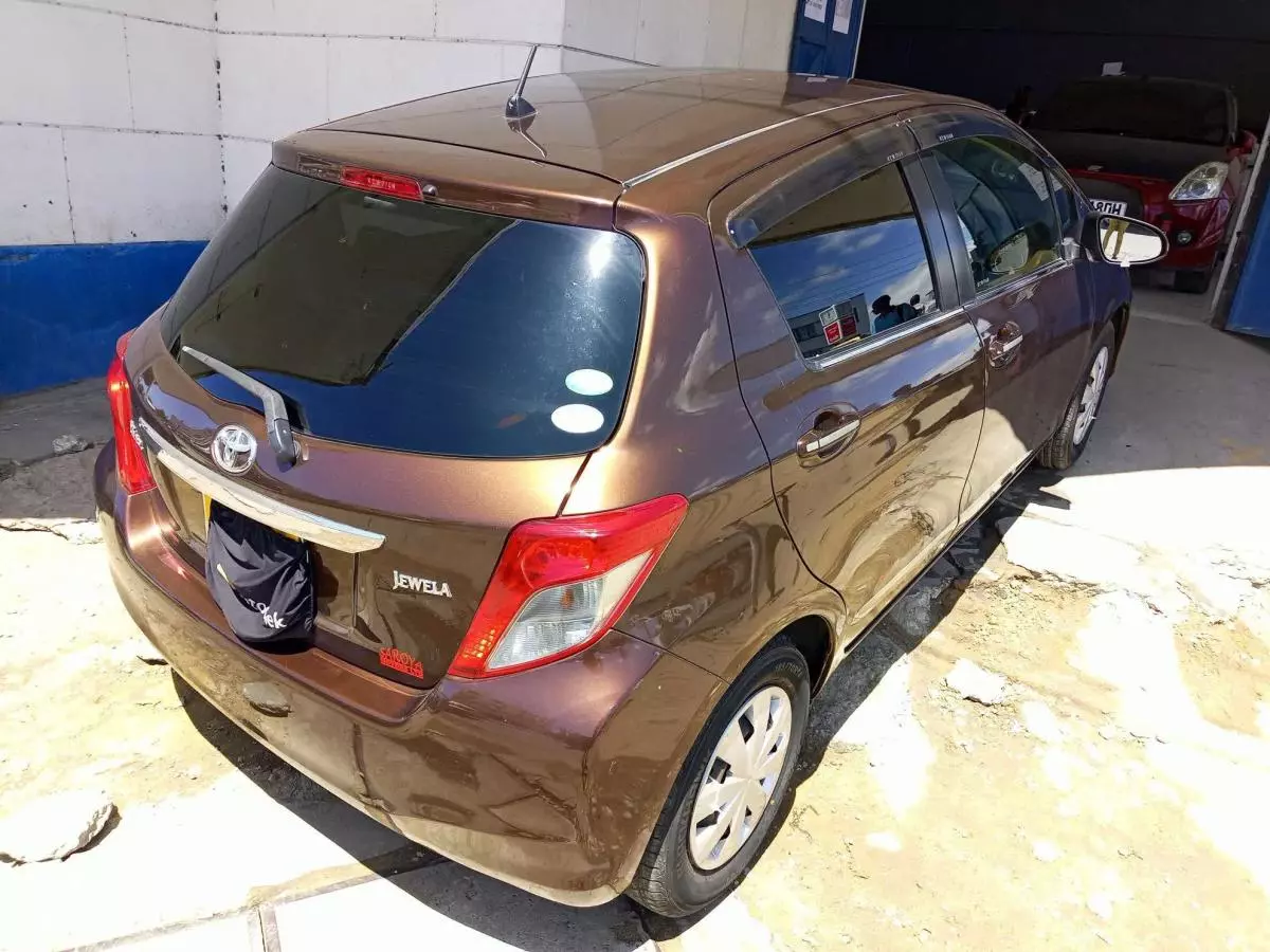 Toyota Vitz Jewela - 2012