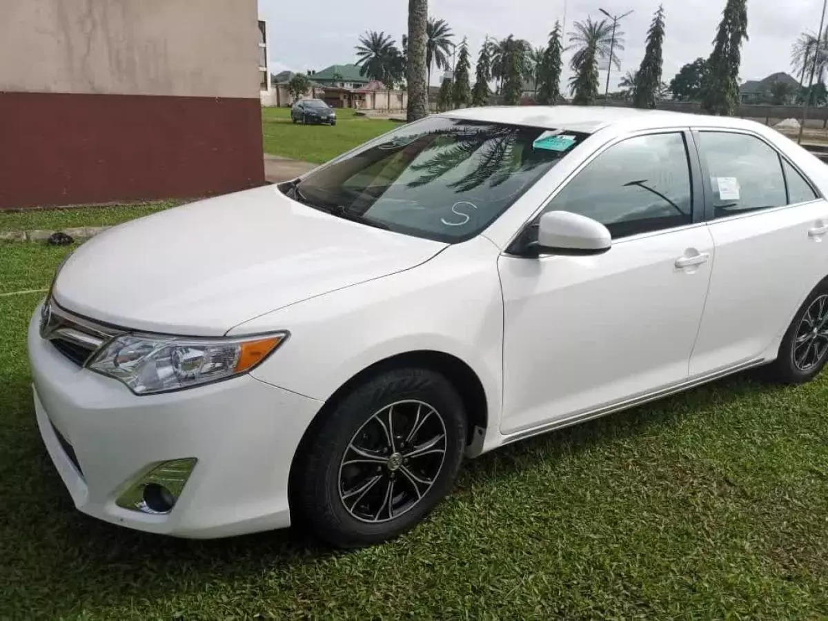 Toyota Camry   - 2012