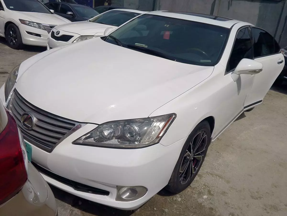 Lexus ES 350   - 2011