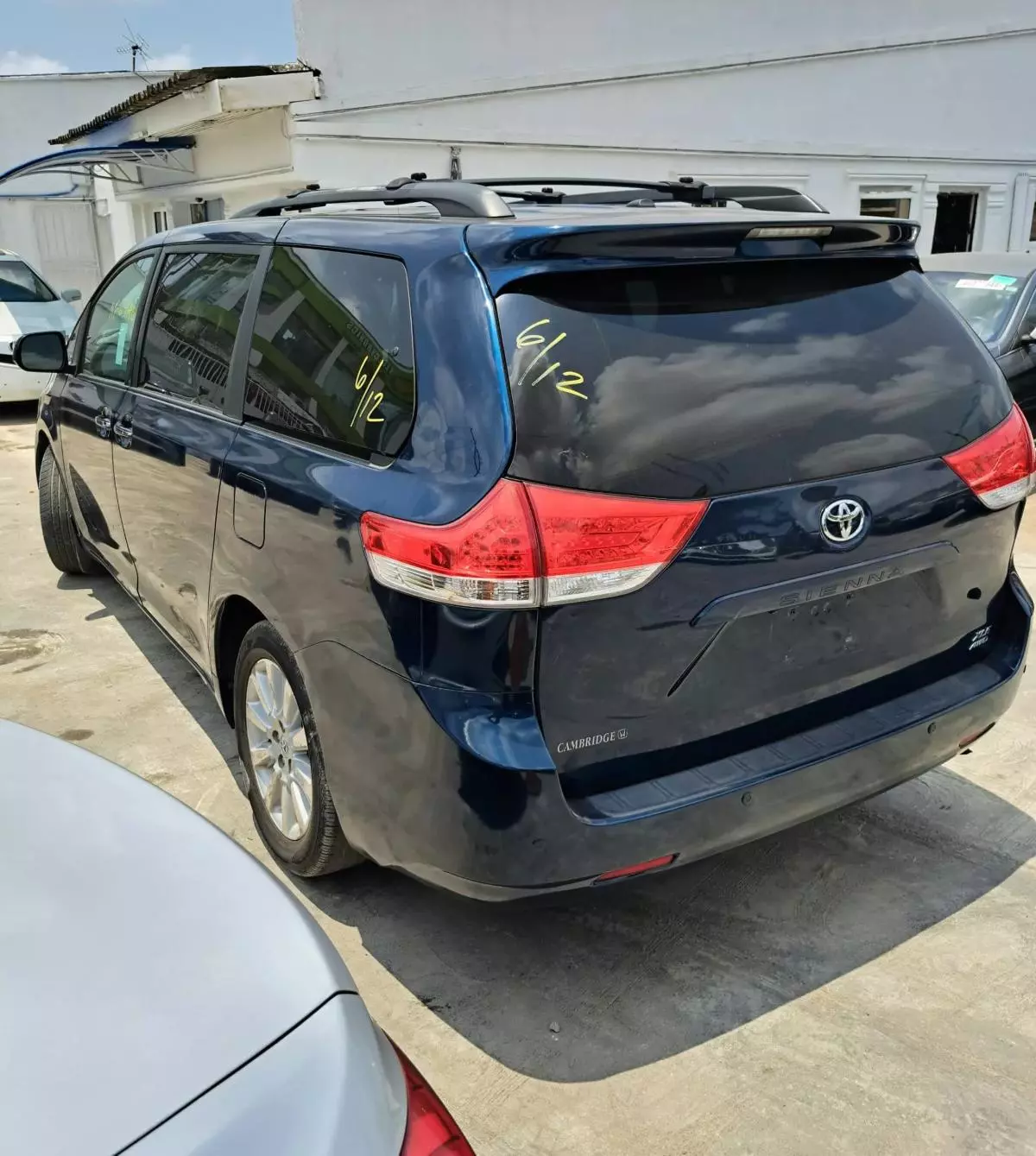 Toyota Sienna   - 2011