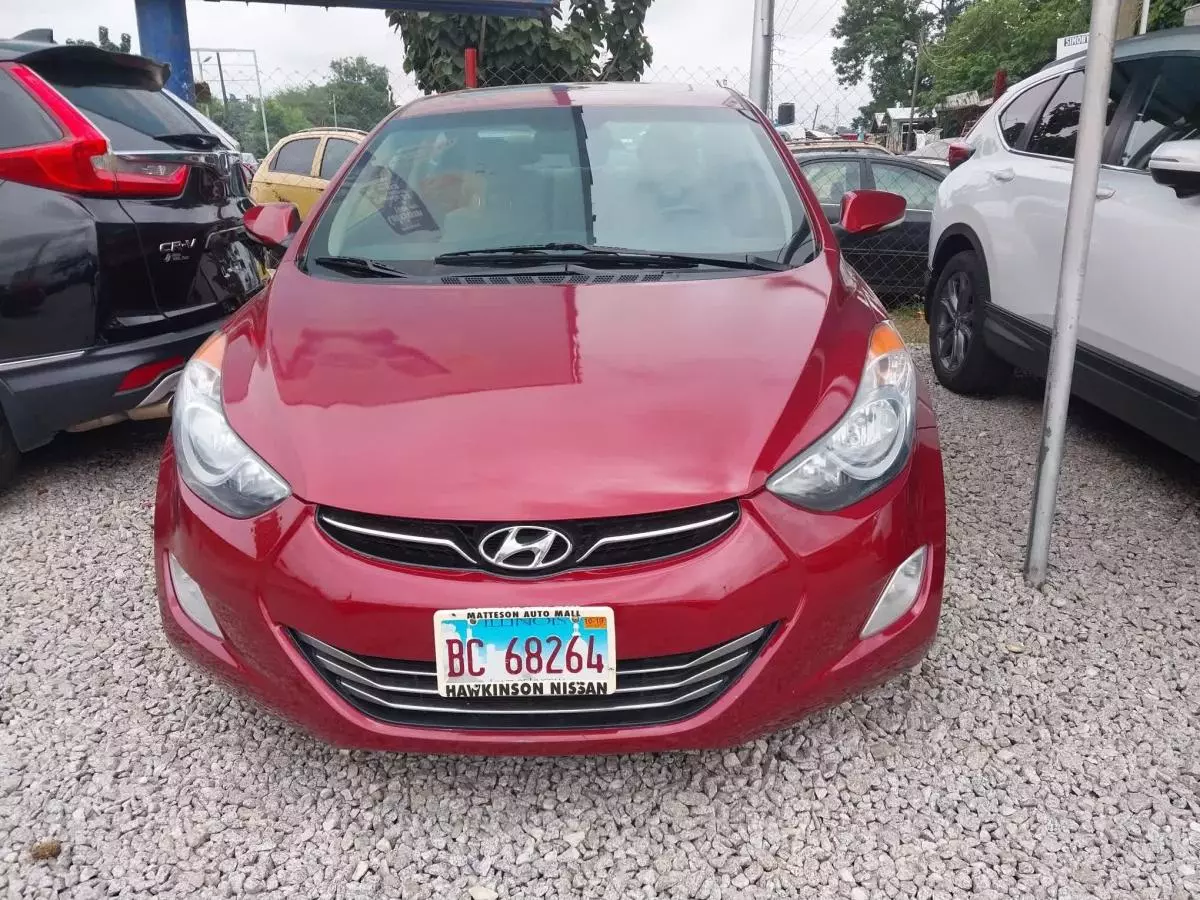 Hyundai Elantra   - 2012