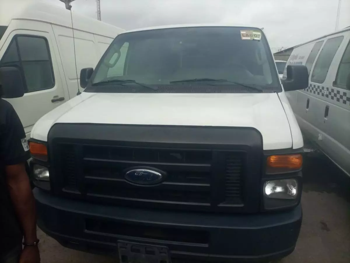 Ford E 350   - 2011